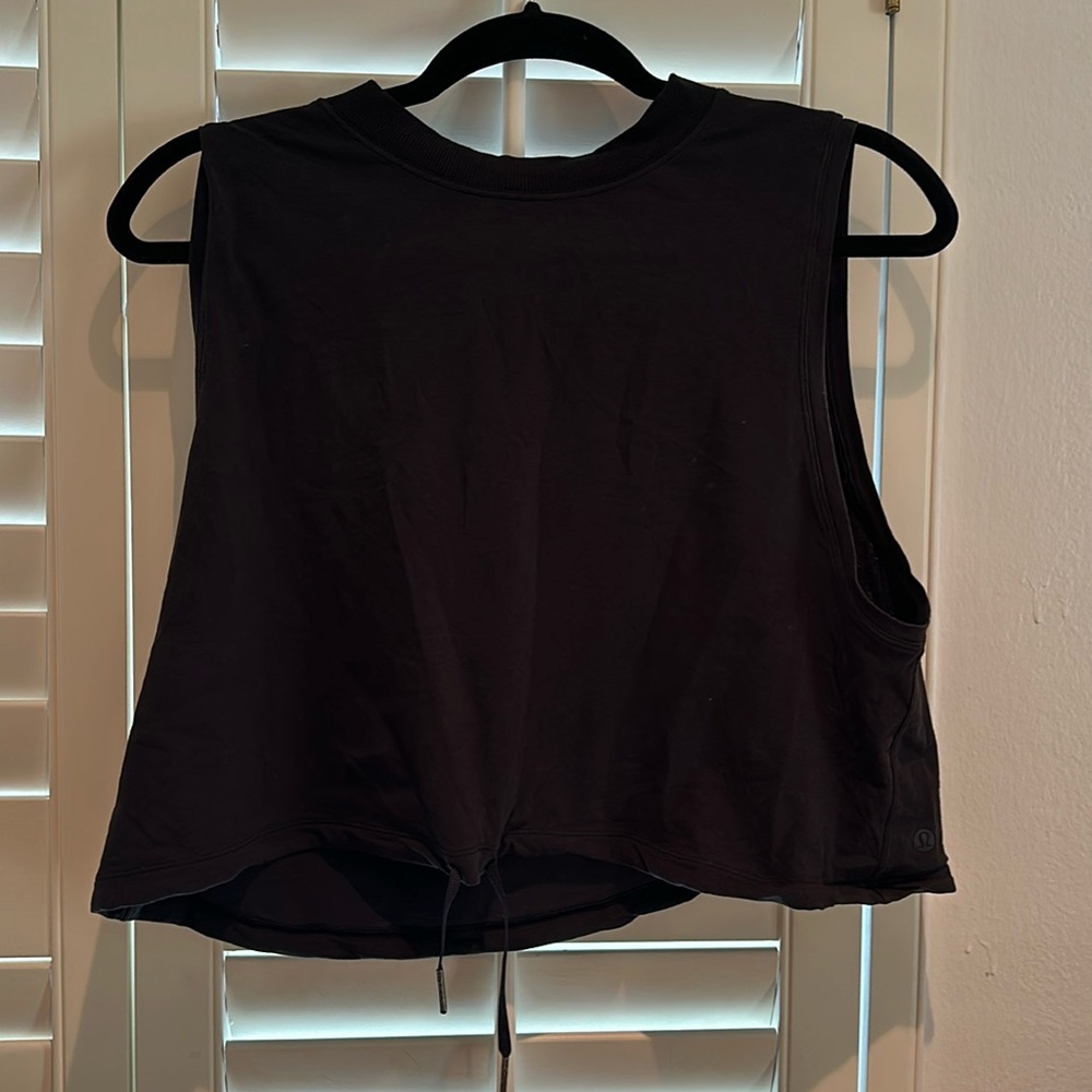 Lululemon cropped workout tank top